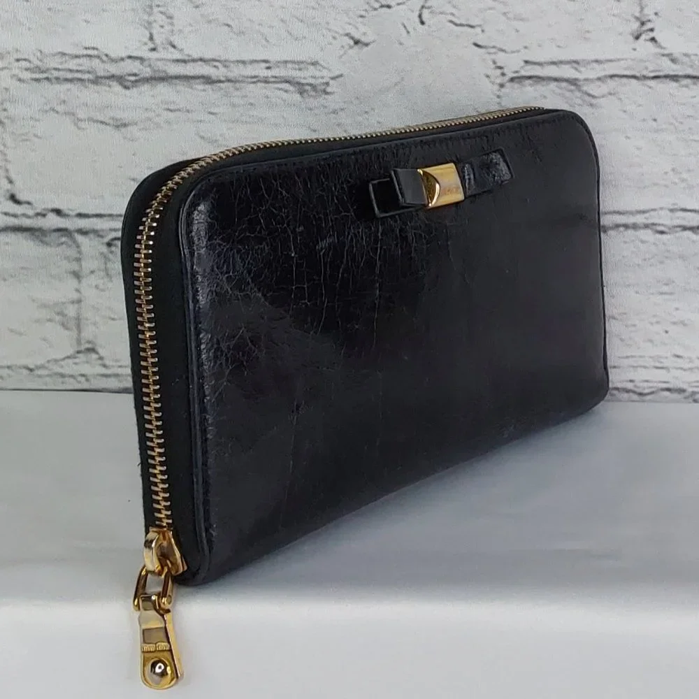 'MIU MIU' BOW-FRONT LEATHER WALLET FULL-ZIP  DISTRESSED ONYX - Picture 2 of 15